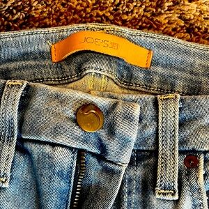 Joe’sHigh Rise curvy cropped jeans, stretchy and comfy. Used in great condition.